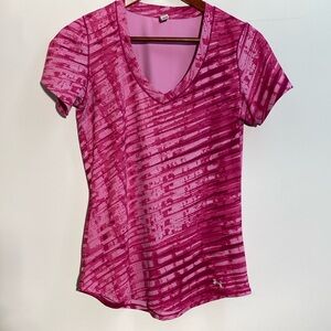 Under Armour - heat gear v-neck top. Size S